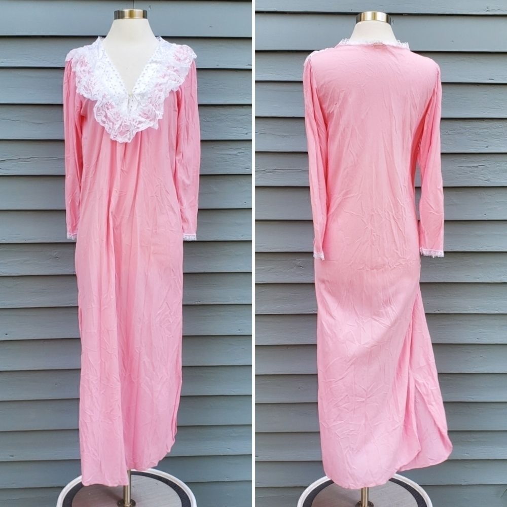 Vintage 70s Boho Dara Jane NWOT Soft Pink and Lace V Neckline Slip Nightgown Med